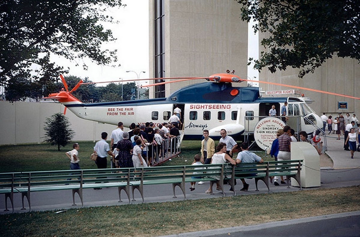 Látogatható Sikorsky légitaxi a Heliport mellett. 1965-re egy repülőgépre cserélték