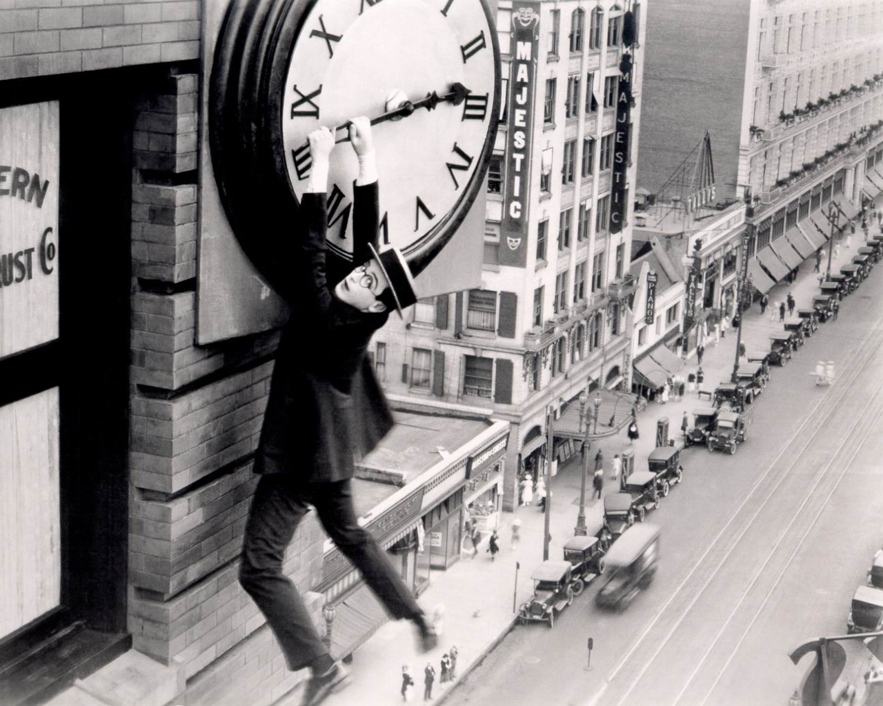 harold-lloyd-safety-last-clock1.jpg