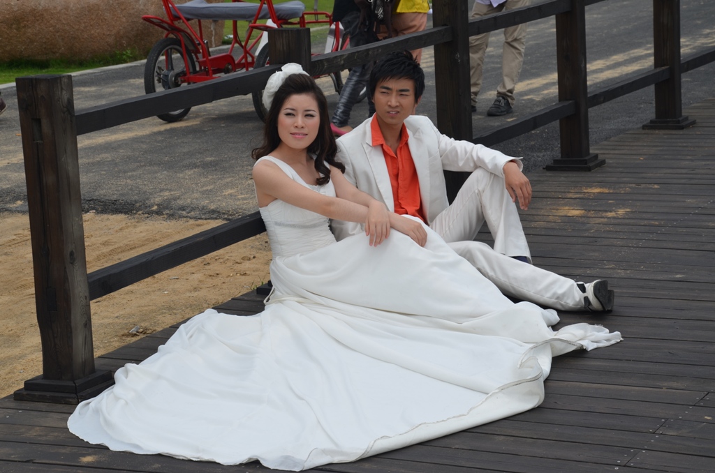 tárgyaló esküvői kínai nő)