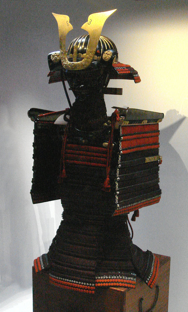 King_James_I_Japanese_suit_of_armour.jpg