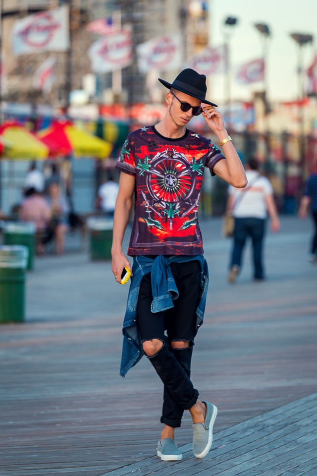 coney island -new-york-fashion-week-2014-magyar-divatbloggerek-smizedivat-vidámpark- givenchy-masamod-slipon-kalap- (4).png