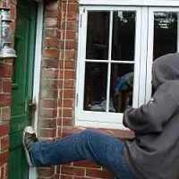 burglar-kicking-door2.jpg