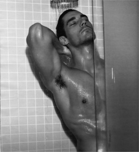 zuhanyzoferfi.jpg