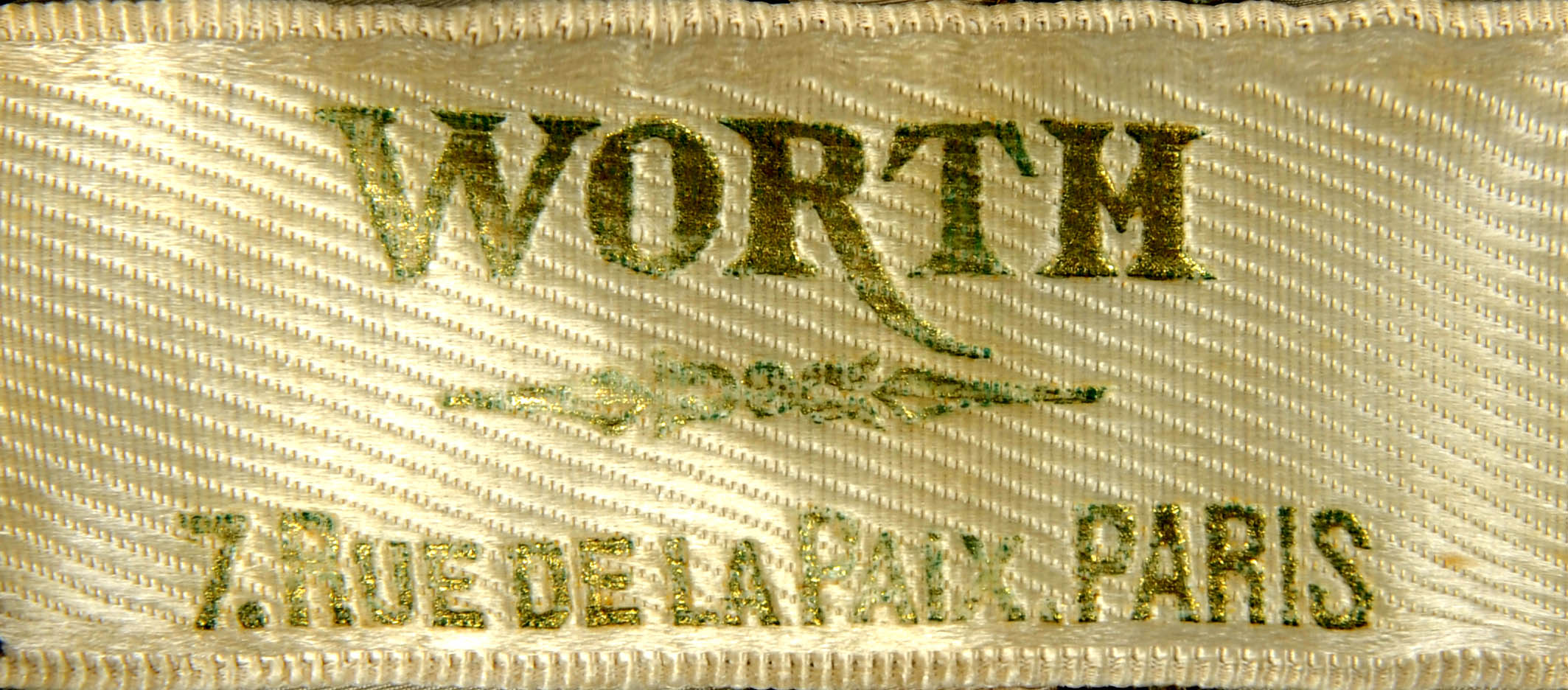 charles-fredrick-worth-lable-19century.jpg