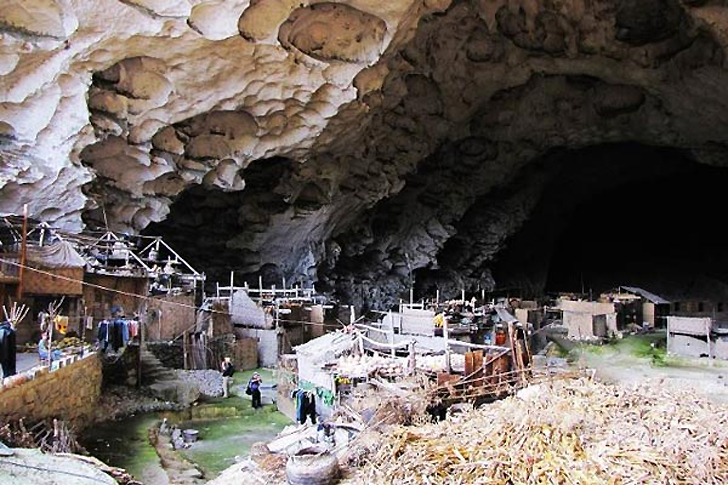 Tajing-Caves-Getu-River-National-Park-1[1].jpg
