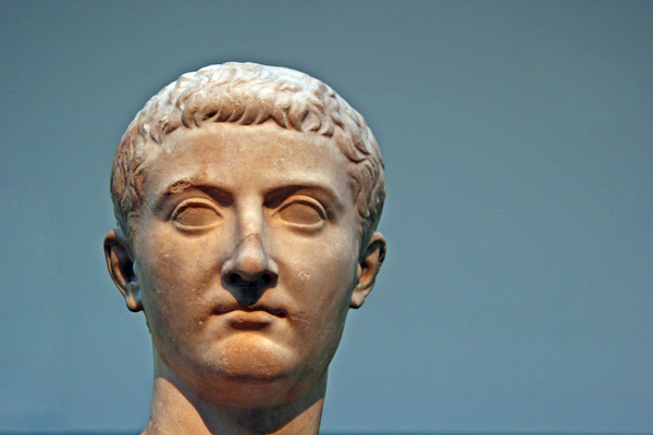 Tiberius Julius Augustus Capri szigetén, a Földközi-tenger azúrkék vizére n...