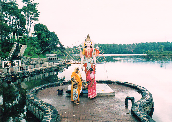 Grand Bassin a hinduk szent tava.jpg
