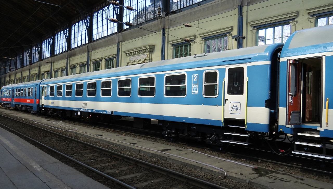 Megújuló személykocsik a MÁVSTARTnál és a JBSS Bahnban