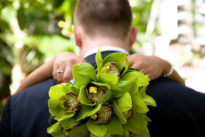 zold-feher_cymbidium-orchidea-menyaszonnyi-csokor.jpg