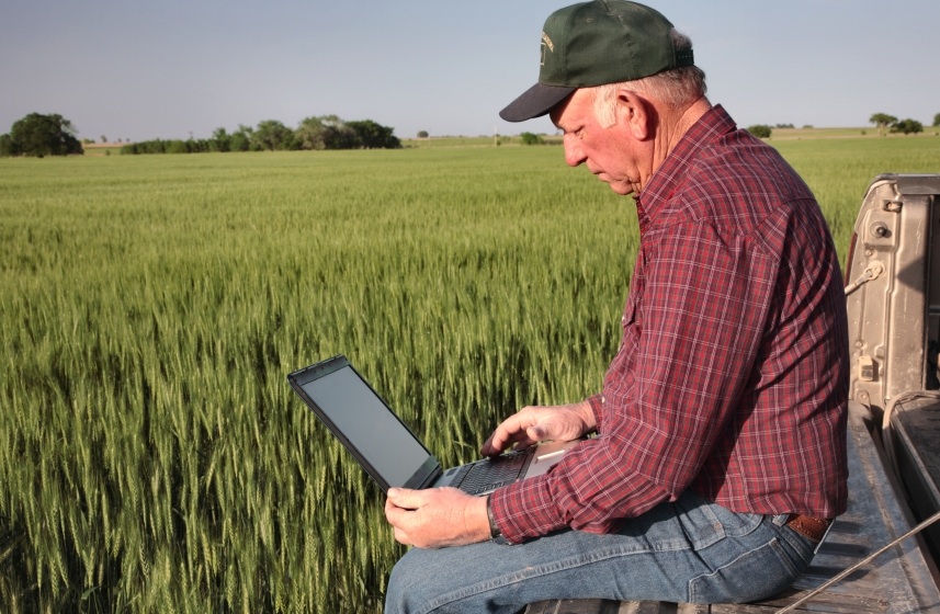 farmer-on-computer1.jpg