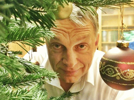 Tombolnak a kommentelők Orbán karácsonyfájánál
