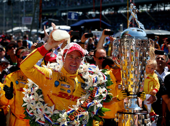 Amerikai győzelem az Indy 500 drámai végjátékában Amerikai győzelem az Indy 500 drámai végjátékában